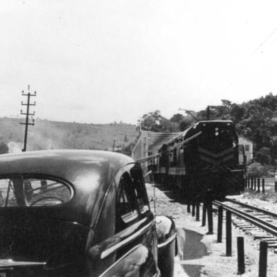 Locomotiva Saindo Da Ponte 1970